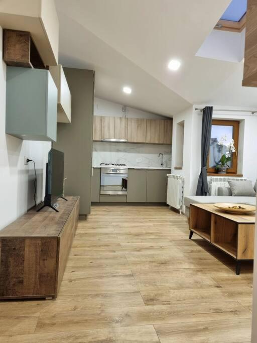 Cozy Apartment Near City Center Bucarest Exterior foto