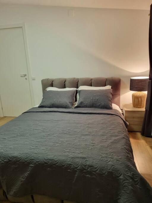 Cozy Apartment Near City Center Bucarest Exterior foto