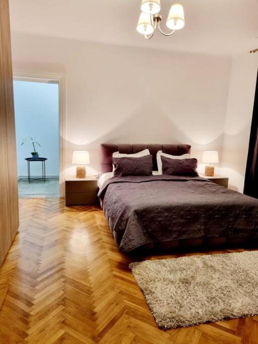 Cozy Apartment Near City Center Bucarest Exterior foto