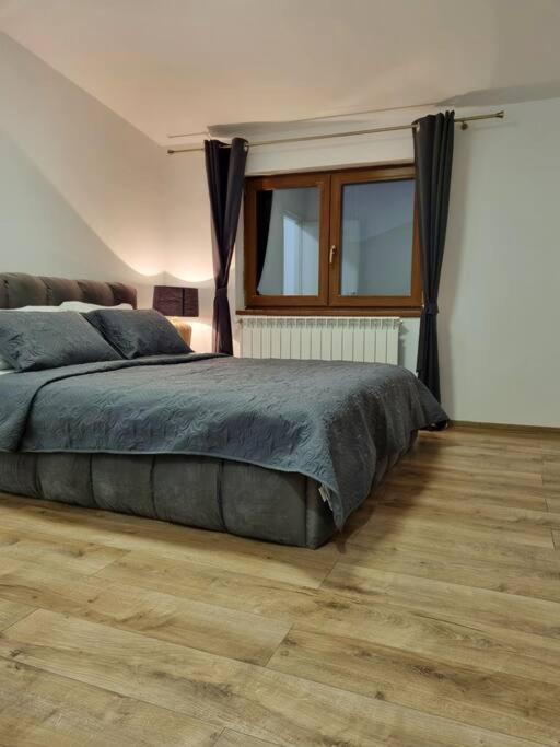 Cozy Apartment Near City Center Bucarest Exterior foto