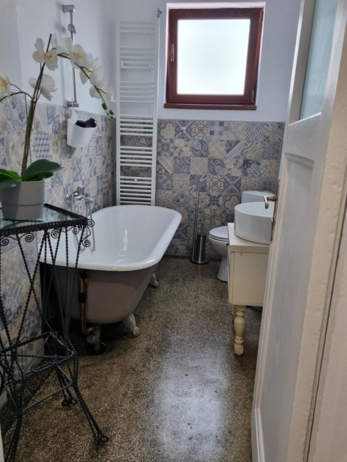 Cozy Apartment Near City Center Bucarest Exterior foto
